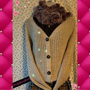 Moon & Madison size medium wheat color cute chunky cardigan.